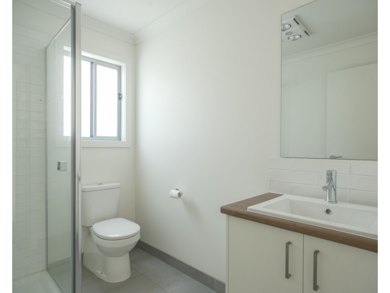 1/102a Lylia Avenue, Mount Clear VIC 3350