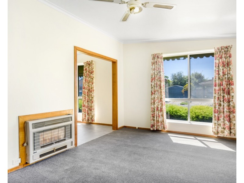 11 Maude Street, Wendouree VIC 3355