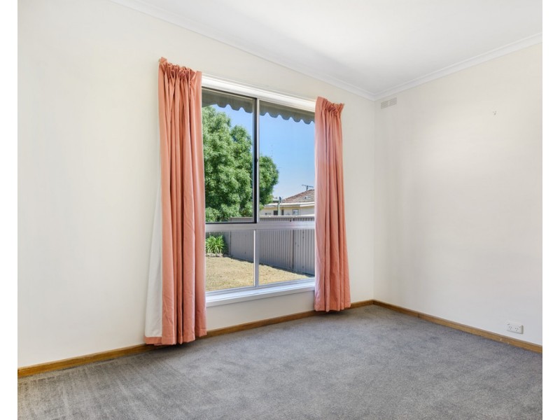 11 Maude Street, Wendouree VIC 3355