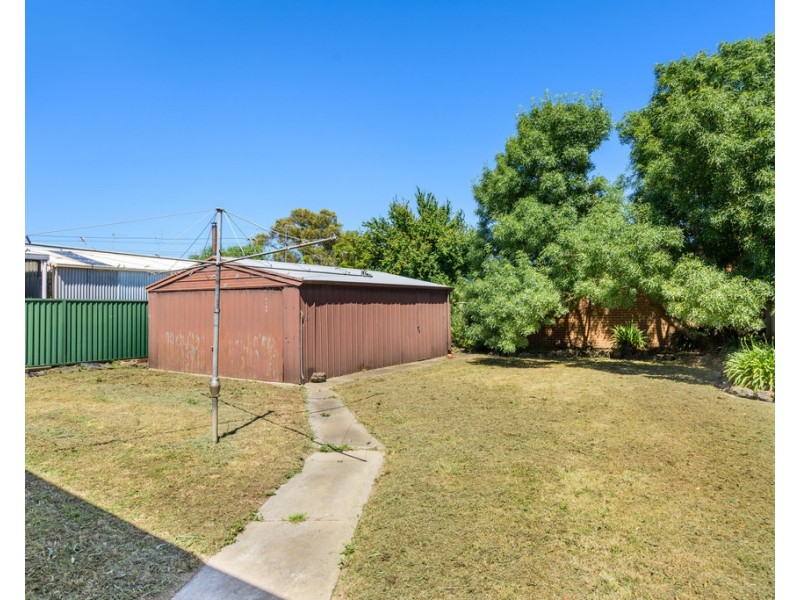 11 Maude Street, Wendouree VIC 3355