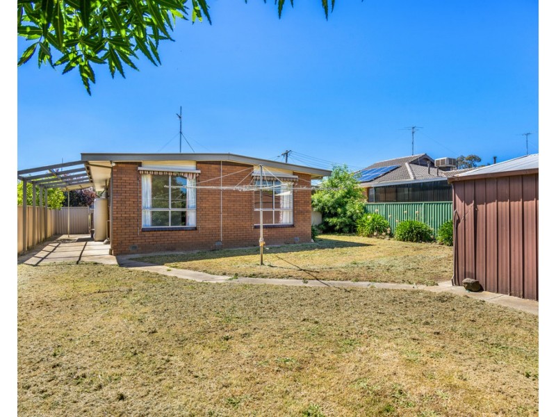 11 Maude Street, Wendouree VIC 3355