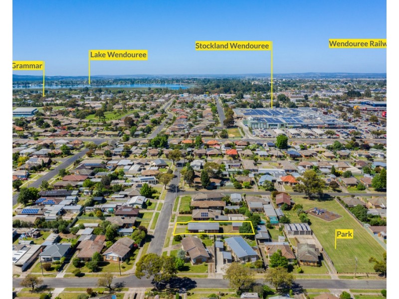 11 Maude Street, Wendouree VIC 3355