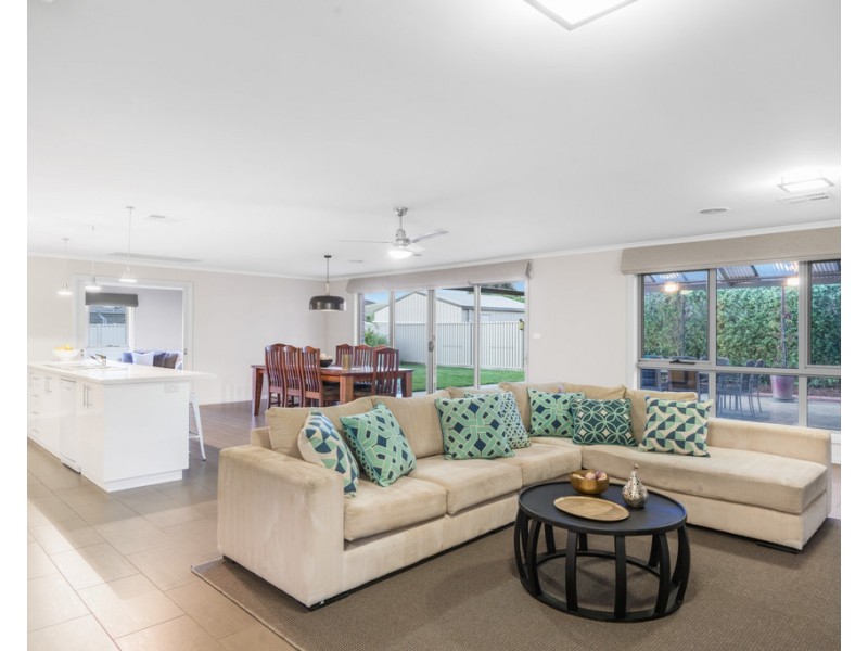 19 Howe Street, Miners Rest VIC 3352