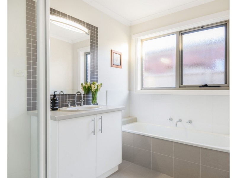 19 Howe Street, Miners Rest VIC 3352