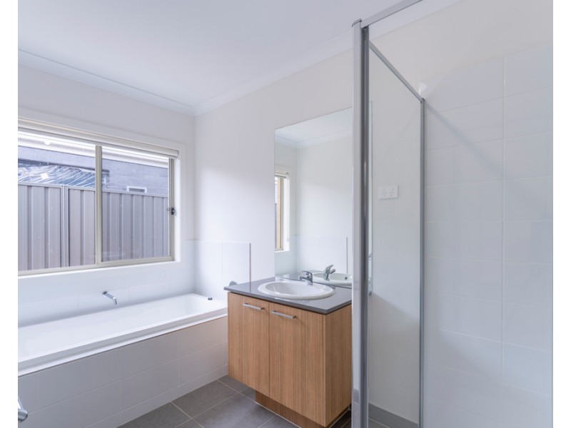 44 Arranmore Drive, Miners Rest VIC 3352