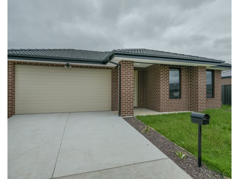 11 Mary Drive, Alfredton VIC 3350