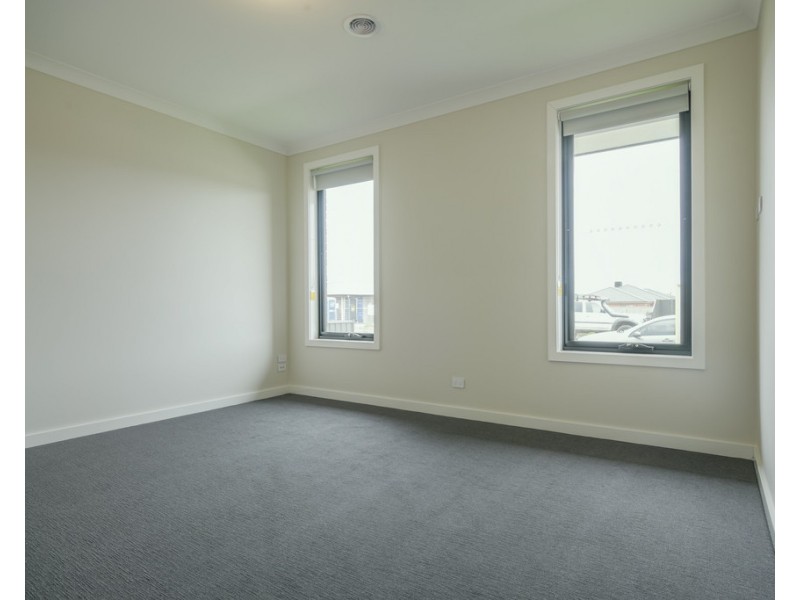 11 Mary Drive, Alfredton VIC 3350