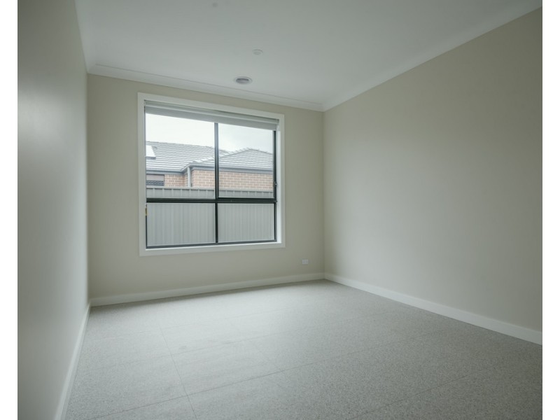 11 Mary Drive, Alfredton VIC 3350