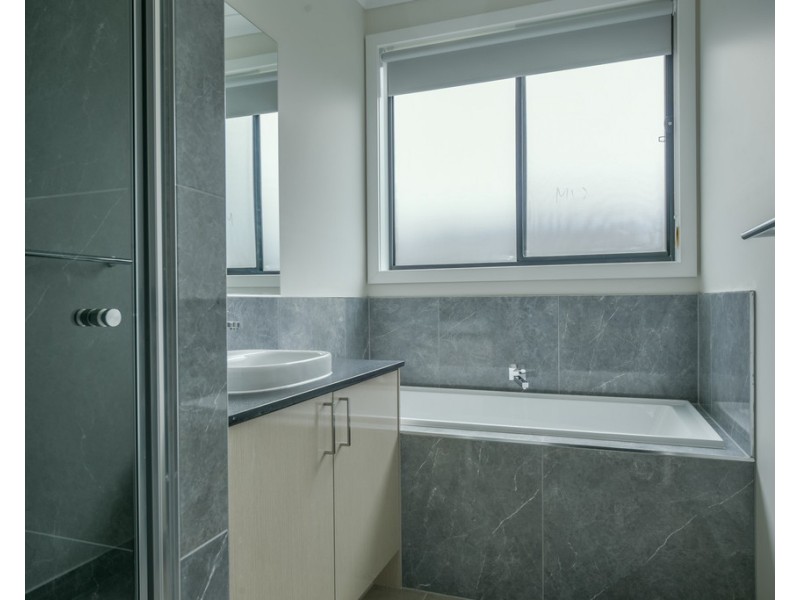 11 Mary Drive, Alfredton VIC 3350