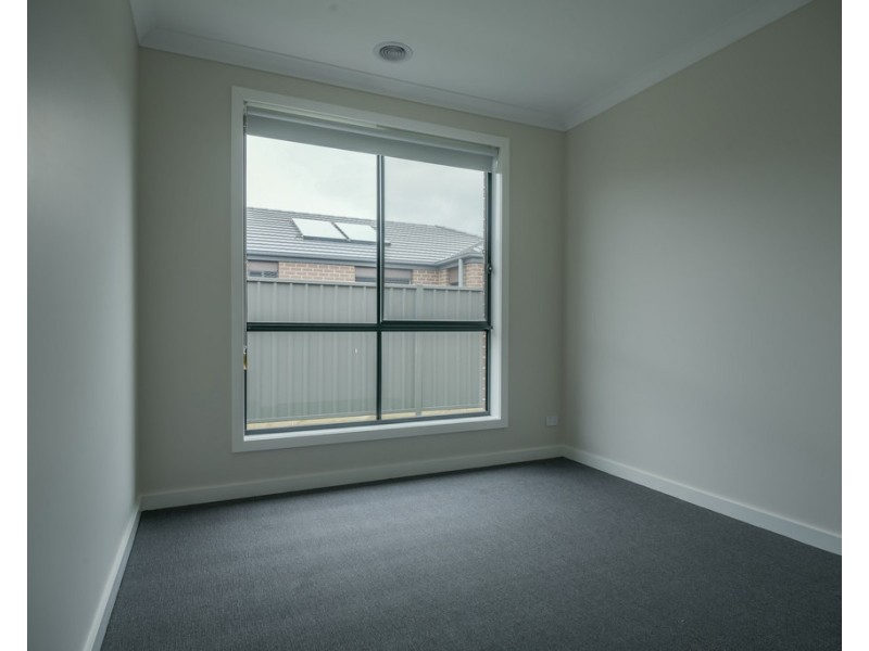 11 Mary Drive, Alfredton VIC 3350