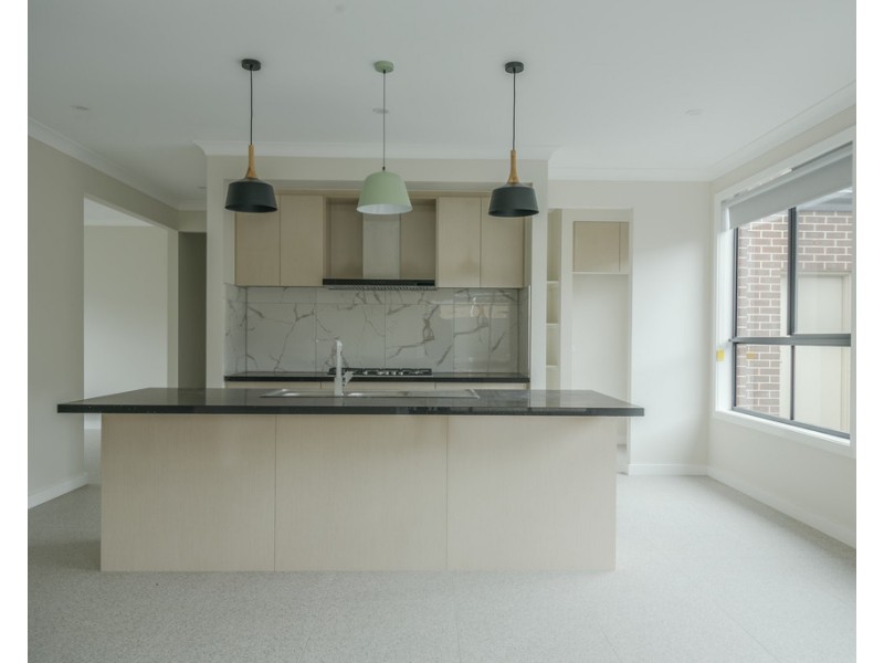 11 Mary Drive, Alfredton VIC 3350