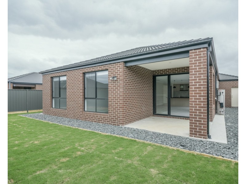 11 Mary Drive, Alfredton VIC 3350