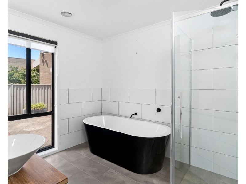 4 Atrium Drive, Ballarat North VIC 3350