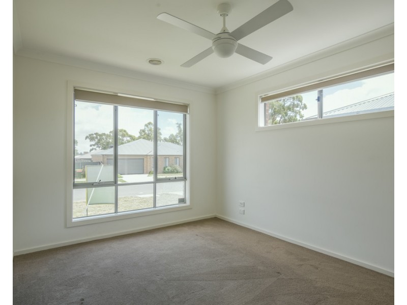 1 Colette Court, Canadian VIC 3350