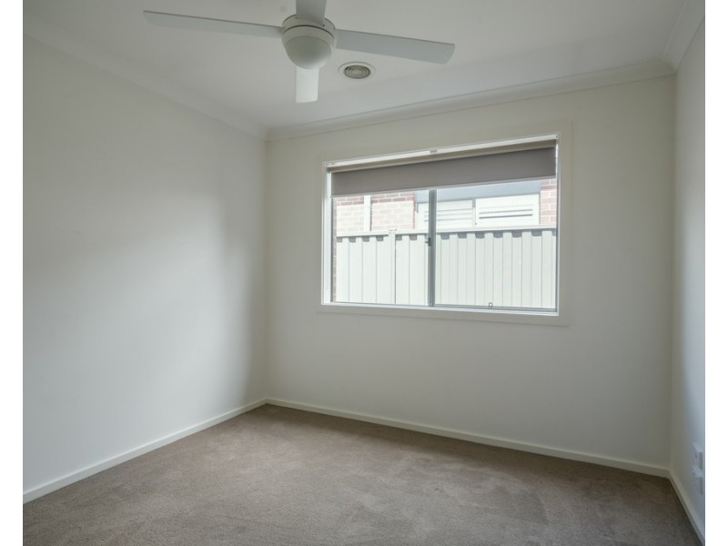 1 Colette Court, Canadian VIC 3350