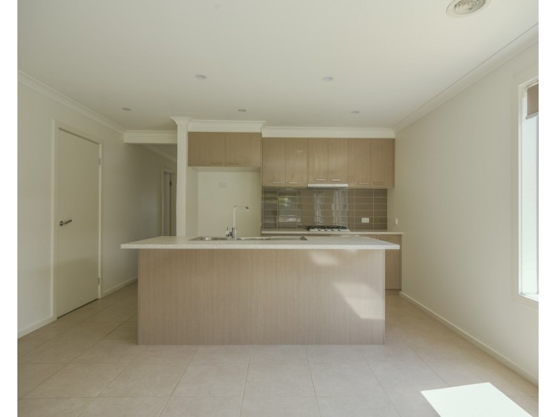 1 Colette Court, Canadian VIC 3350