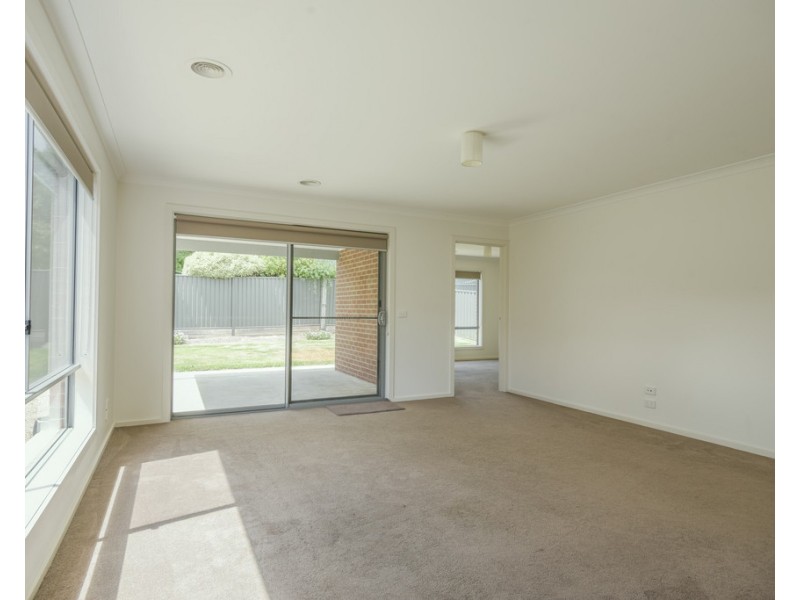 1 Colette Court, Canadian VIC 3350