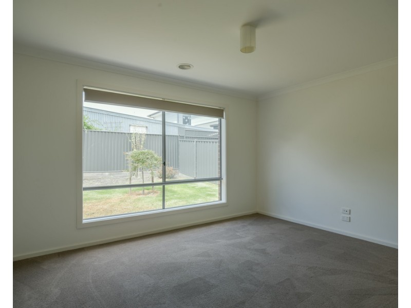 1 Colette Court, Canadian VIC 3350