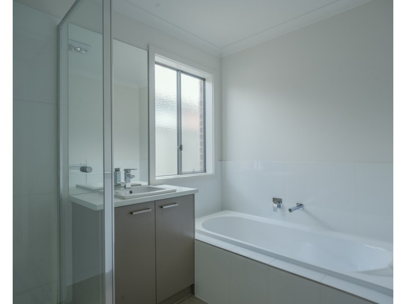 1 Colette Court, Canadian VIC 3350