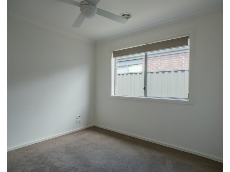 1 Colette Court, Canadian VIC 3350