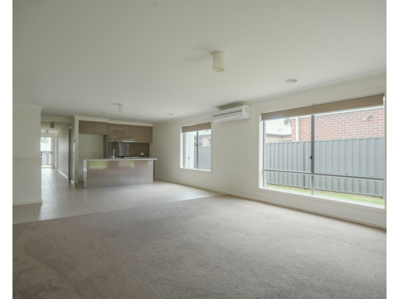 1 Colette Court, Canadian VIC 3350