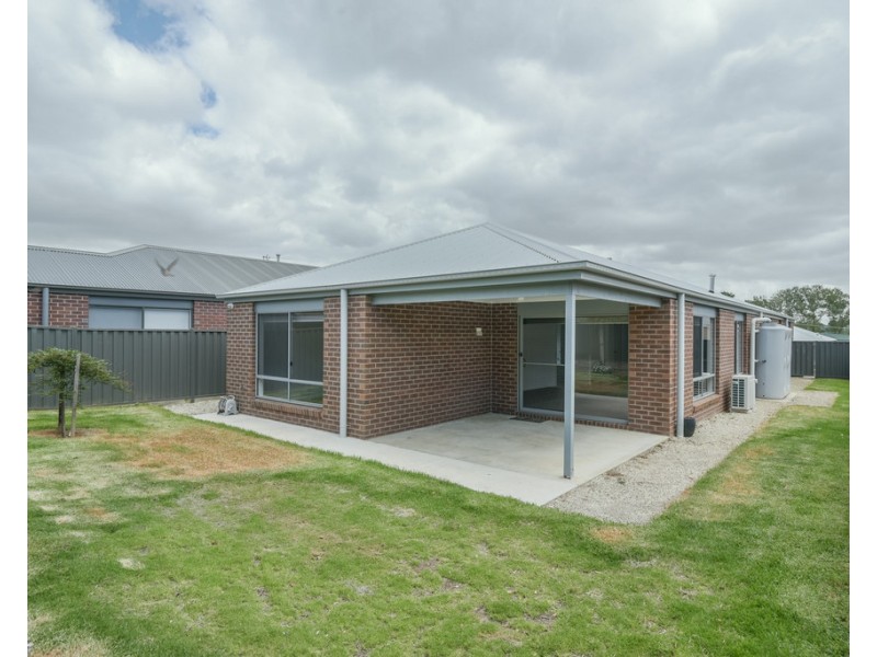 1 Colette Court, Canadian VIC 3350