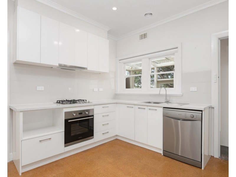 2 Hotham Street, Lake Wendouree VIC 3350