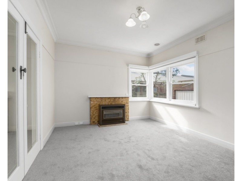 2 Hotham Street, Lake Wendouree VIC 3350