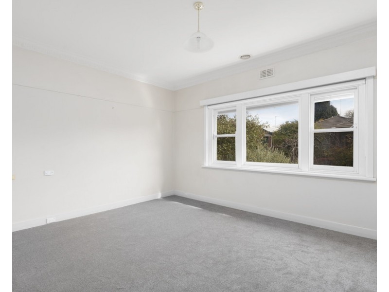 2 Hotham Street, Lake Wendouree VIC 3350