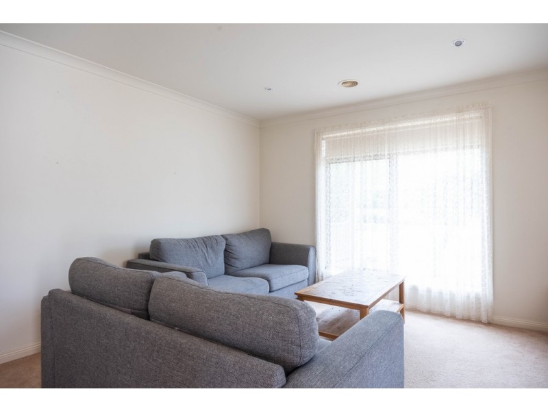 27 Ayrvale Avenue, Lake Gardens VIC 3355