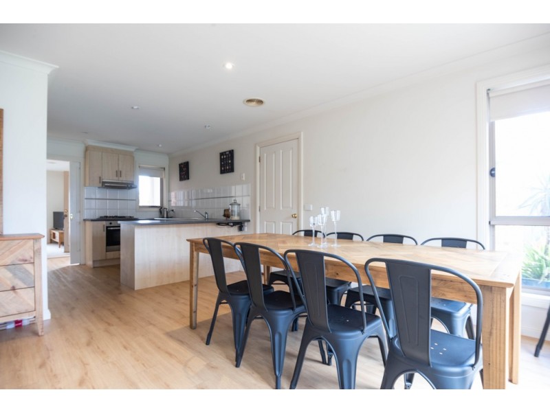 27 Ayrvale Avenue, Lake Gardens VIC 3355