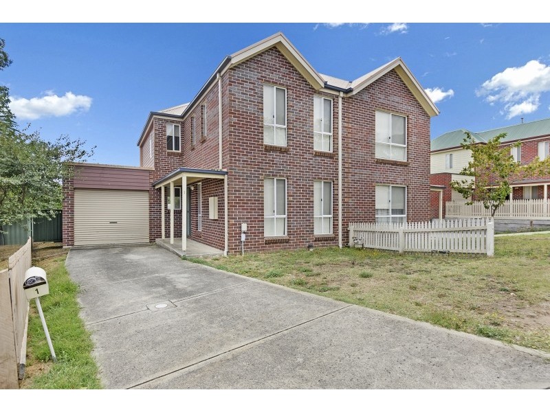 1 Bentley Place, Ballarat East VIC 3350