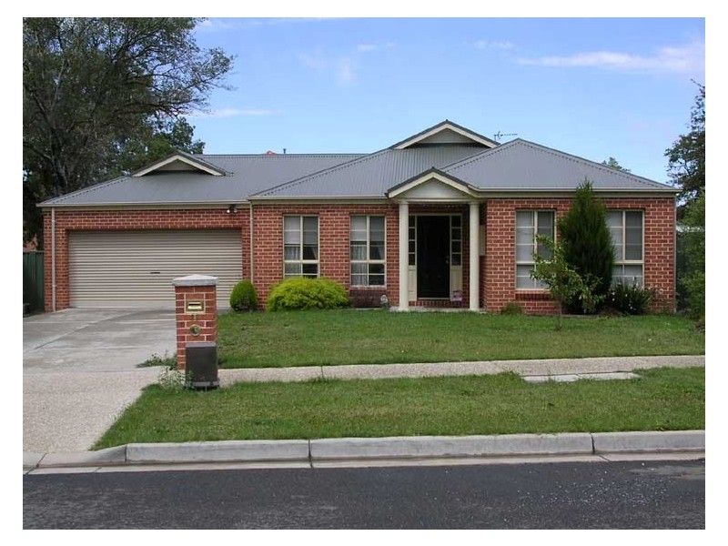 31 Stirling Drive, Lake Gardens VIC 3355