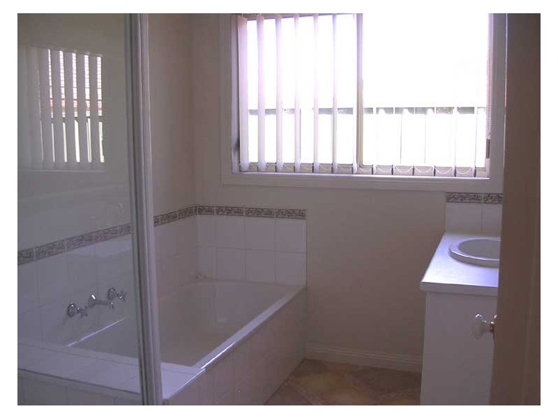 31 Stirling Drive, Lake Gardens VIC 3355