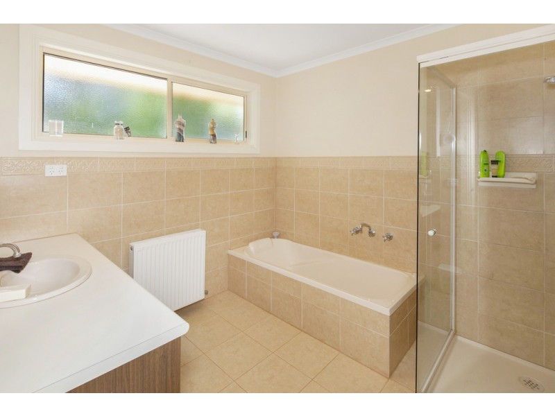 9 Sainsbury Court, Mount Clear VIC 3350