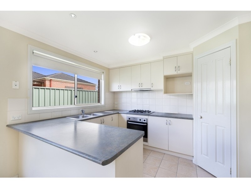 43 Lake Gardens Avenue, Lake Gardens VIC 3355