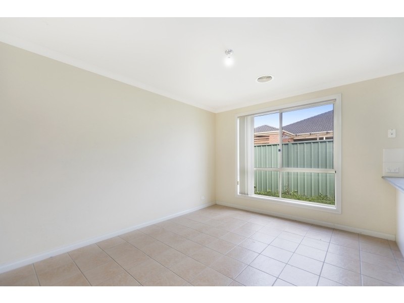 43 Lake Gardens Avenue, Lake Gardens VIC 3355