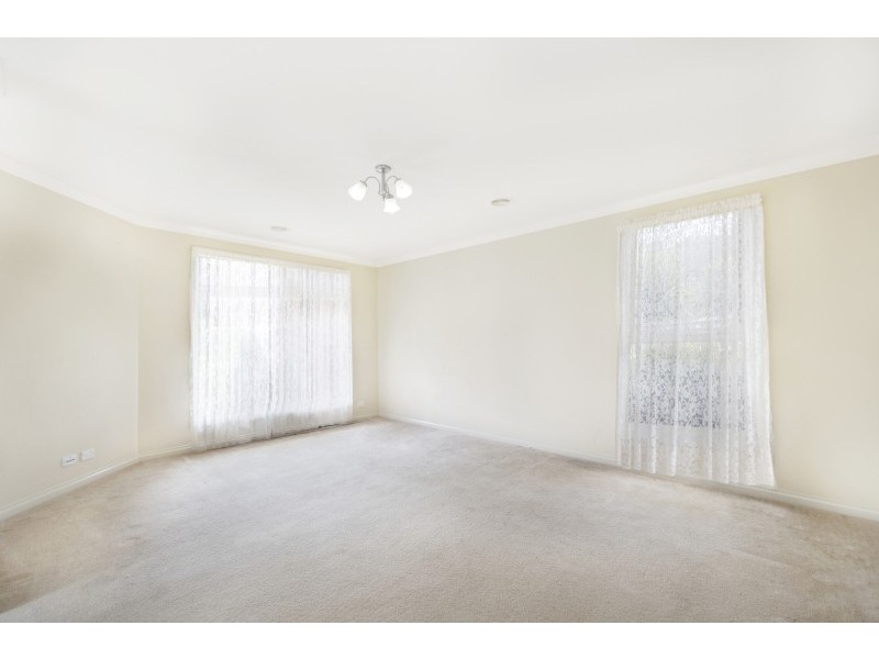 43 Lake Gardens Avenue, Lake Gardens VIC 3355