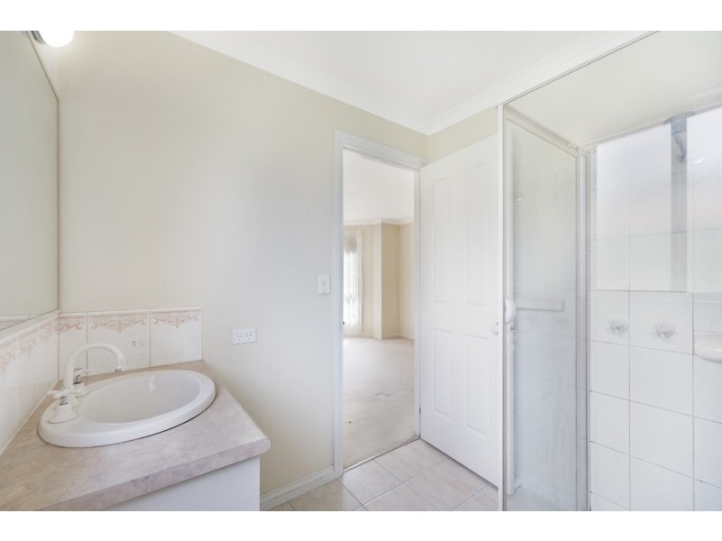 43 Lake Gardens Avenue, Lake Gardens VIC 3355