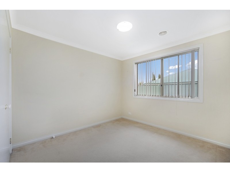 43 Lake Gardens Avenue, Lake Gardens VIC 3355