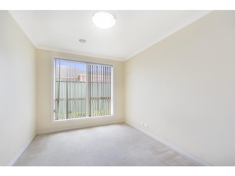 43 Lake Gardens Avenue, Lake Gardens VIC 3355