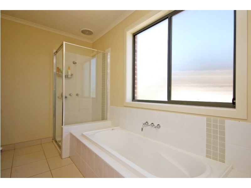 12 Hodge Street, Miners Rest VIC 3352