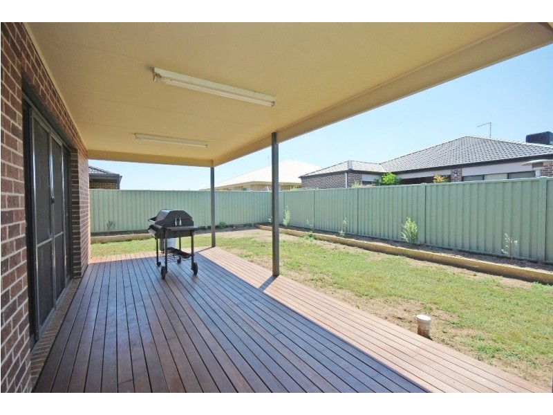 12 Hodge Street, Miners Rest VIC 3352