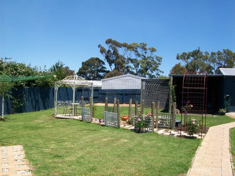 27 High Street, Lismore VIC 3324