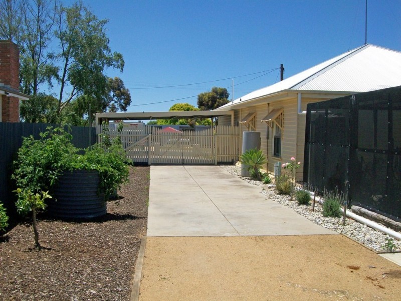 27 High Street, Lismore VIC 3324