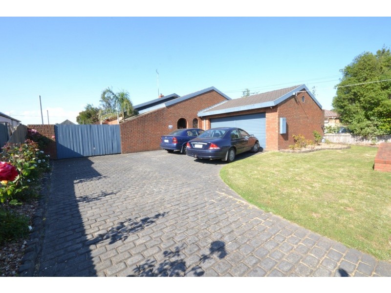 42 Langstaffe Drive, Wendouree VIC 3355