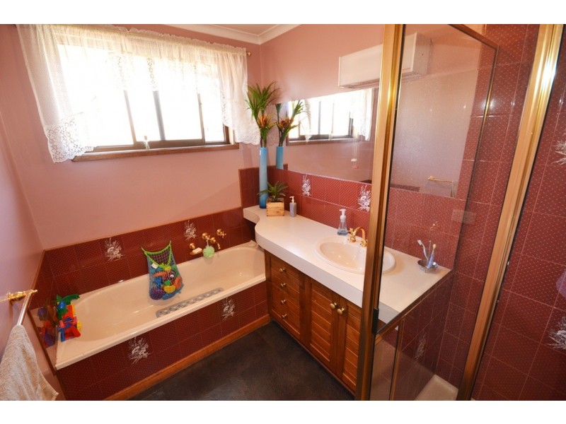 42 Langstaffe Drive, Wendouree VIC 3355