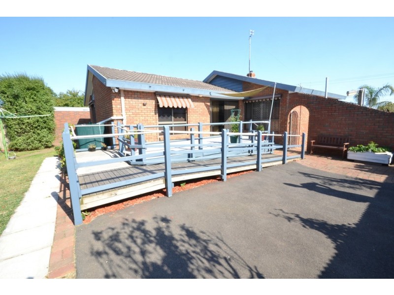 42 Langstaffe Drive, Wendouree VIC 3355