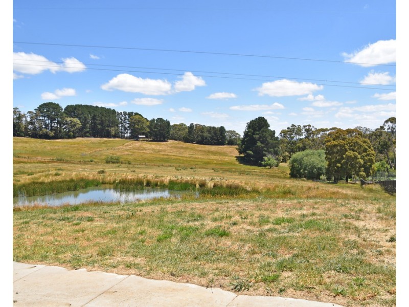 8 Willowbank Way, Brown Hill VIC 3350