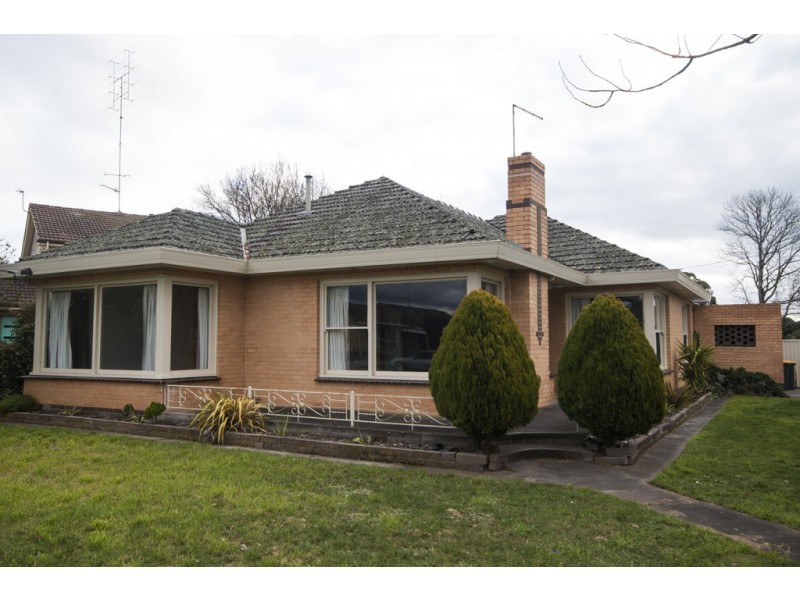 14 Towong Street, Alfredton VIC 3350